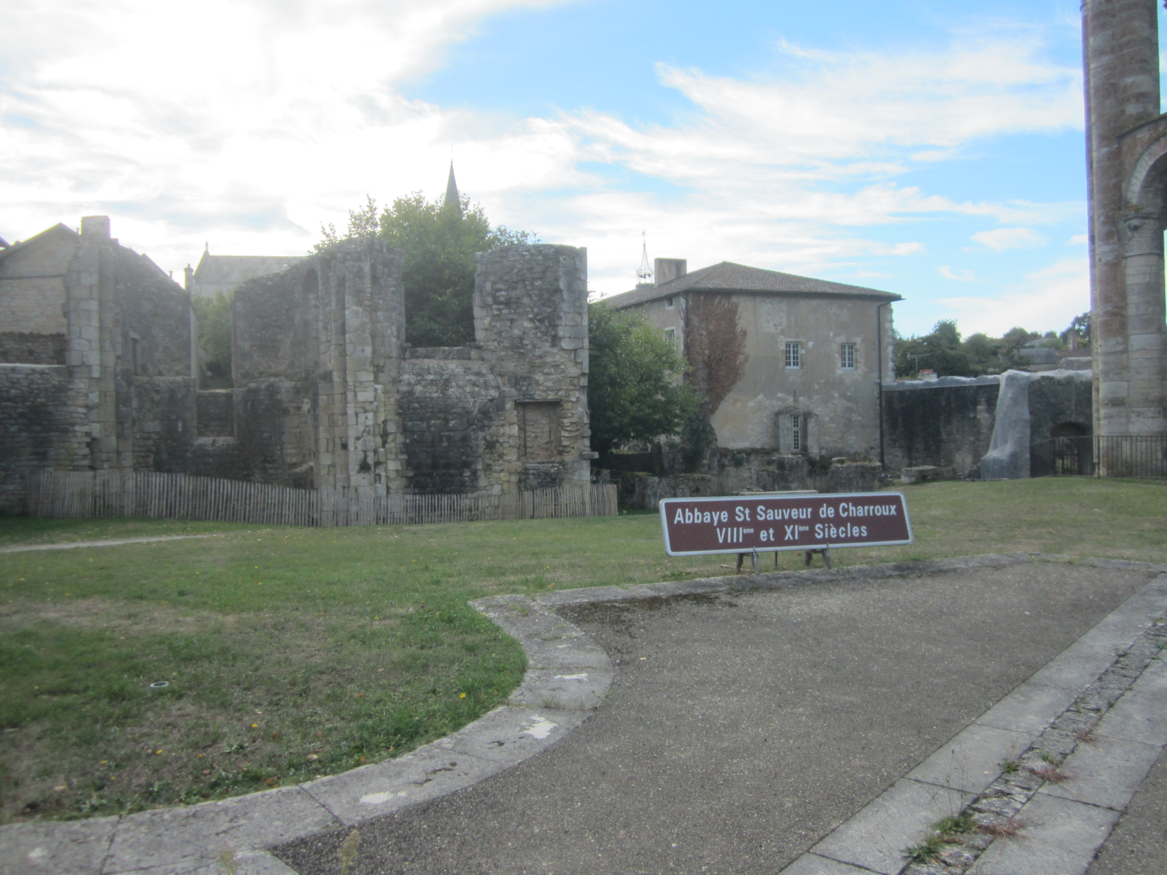 charroux ruines abbaye
